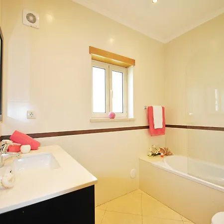 Villa In Albufeira With Private Pool & Beaches Villa *