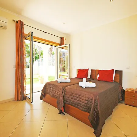 Villa In Albufeira With Private Pool & Beaches Villa
