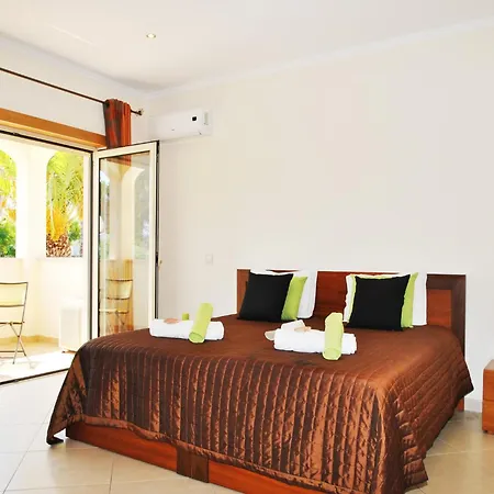 Villa In Albufeira With Private Pool & Beaches Villa *