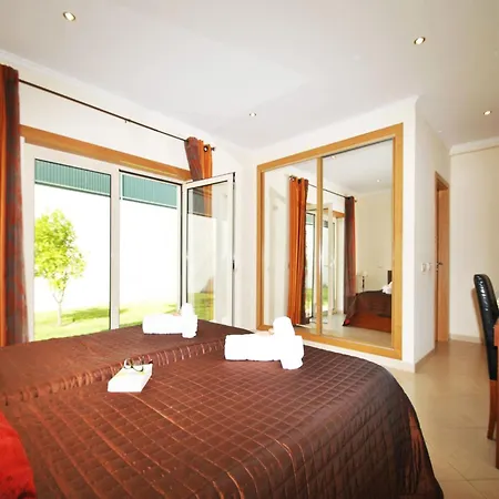 Villa In Albufeira With Private Pool & Beaches