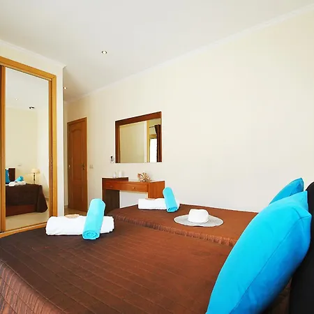 Villa In Albufeira With Private Pool & Beaches *