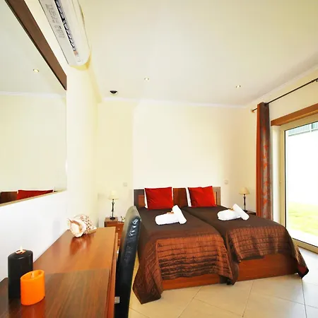 Villa In Albufeira With Private Pool & Beaches Villa