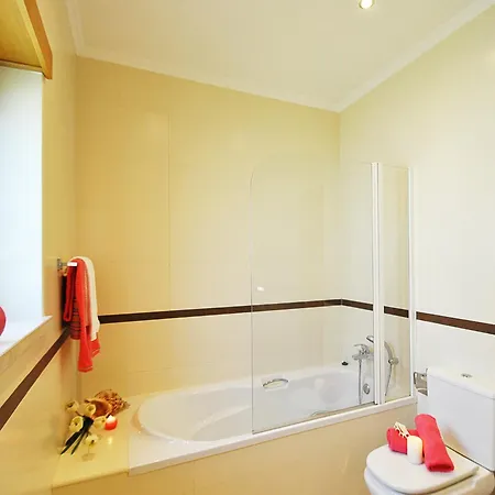 Villa In Albufeira With Private Pool & Beaches Albufeira